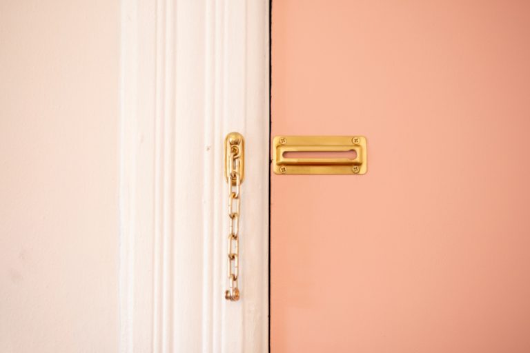 pink chain door lock