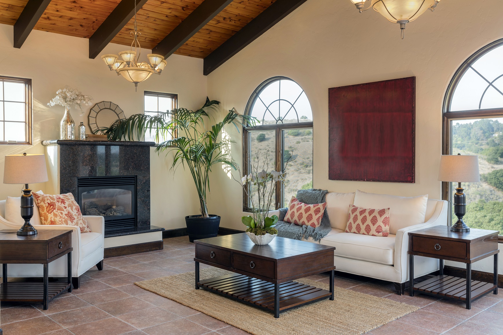 mediterranean style apartment living room